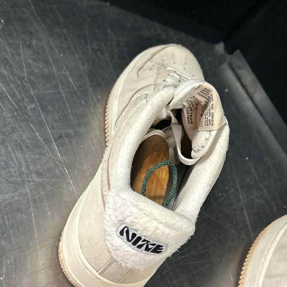 Nike Air Force 1 Size 9.5 Women - Picture 7 of 11